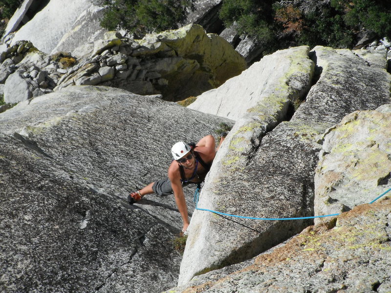 Rob Beno nearing the top of the crux corner on P2.