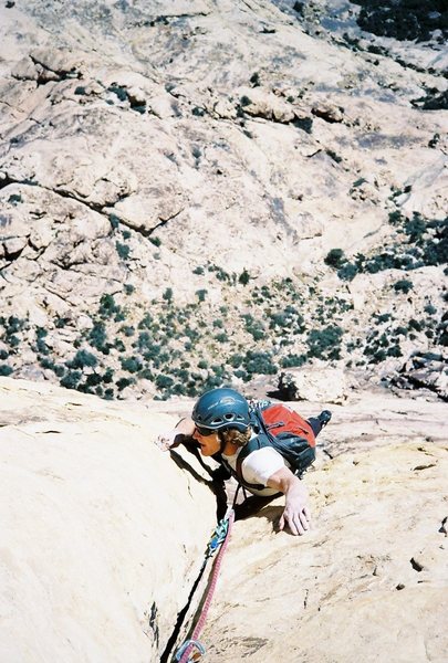 Andy Hansen higher up. Typical rounded Eagle Dance edges. Fall 2011 Taken with an old Olympus 35mm.<br>
www.mattkuehlphoto.com