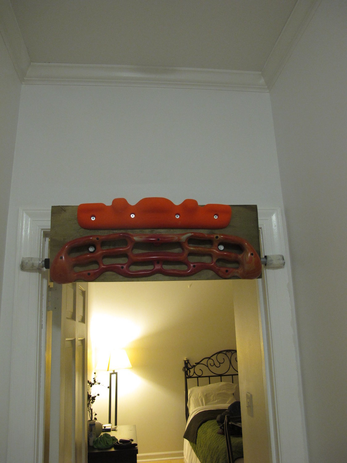 Set up of DRCC V5.12 hangboard on pullup bar