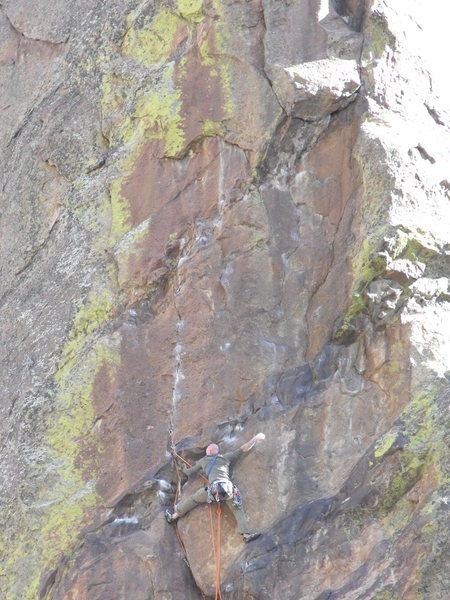 Starting the left variation crux rope-solo. The pins protecting this certainly could have been better....