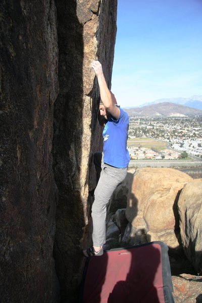 Seeking out the edges for the feet.