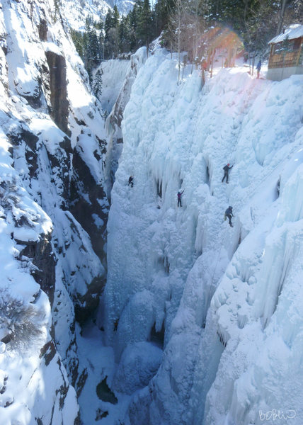 Full route shot -- fully occupied upper bridge!