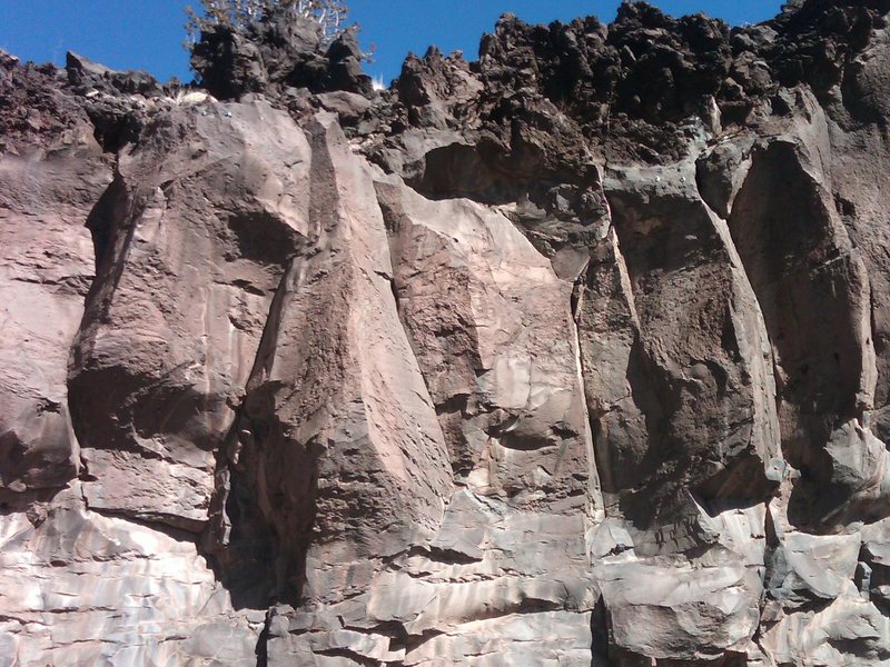 Short Top Rope Area. If you look hard, you can see a few bolts.