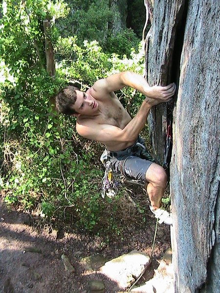 Middle Finger Backside<br>
<br>
Ian Balman leads<br>
Pleasant Dreams(5.8) Trad<br>
<br>
Crowders Mountain State Park, North Carolina