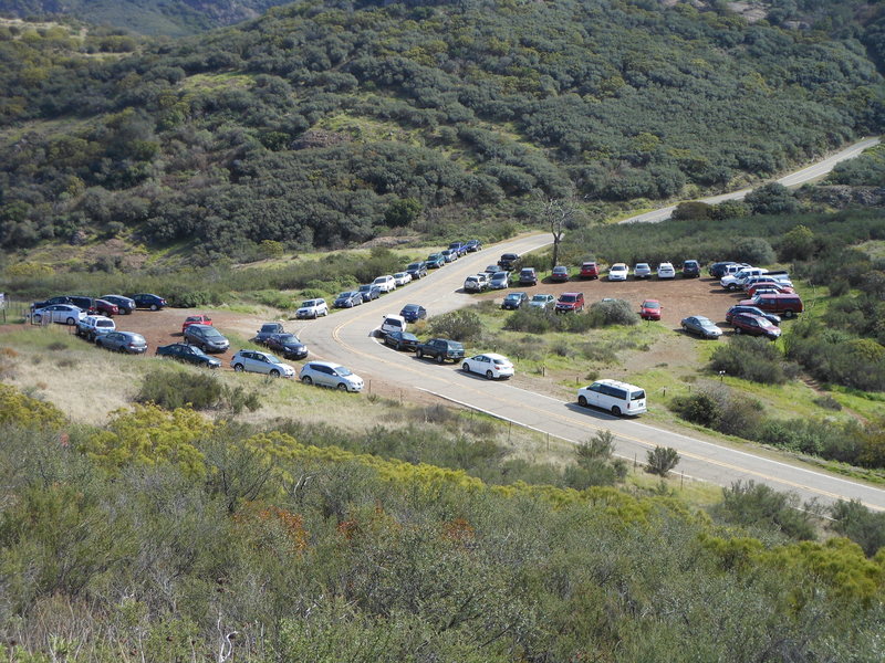 A really busy day at the parking area for Echo Cliffs and the Mishe Mokwa Trail.