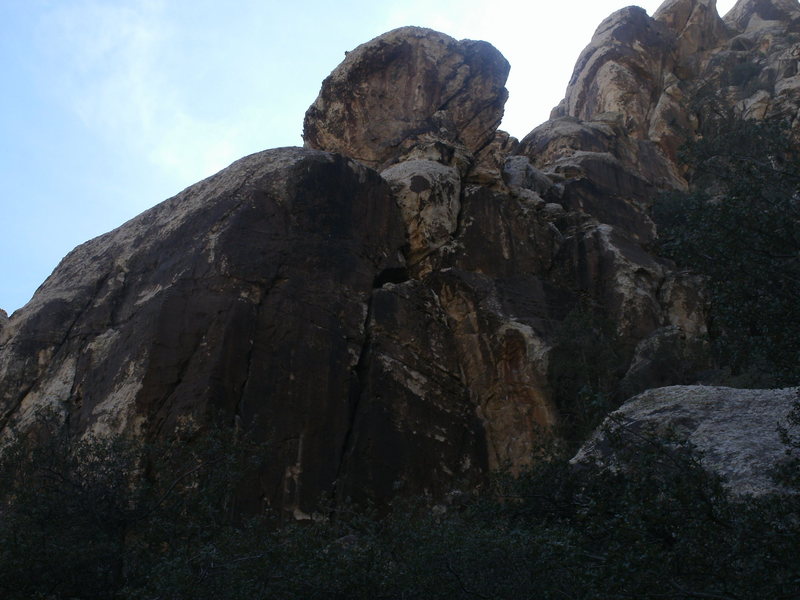BIG FOOT WALL FROM A DISTRANCE LOOKS LIKE AN INDIAN OR TERRORIST-- DURKA DURKA WALL?? LOL