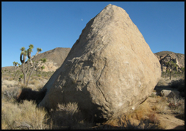 Anaconda Boulder.<br>
Photo by Blitzo.