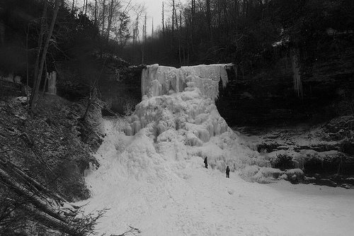 Sometimes the falls freeze... Awesome photo! <br>
<br>
From: http://tgaw.wordpress.com/category/hiking/cascades/