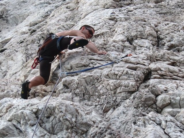 Clip, step left, then back right...voila!<br>
<br>
Luassu at Nolitudine