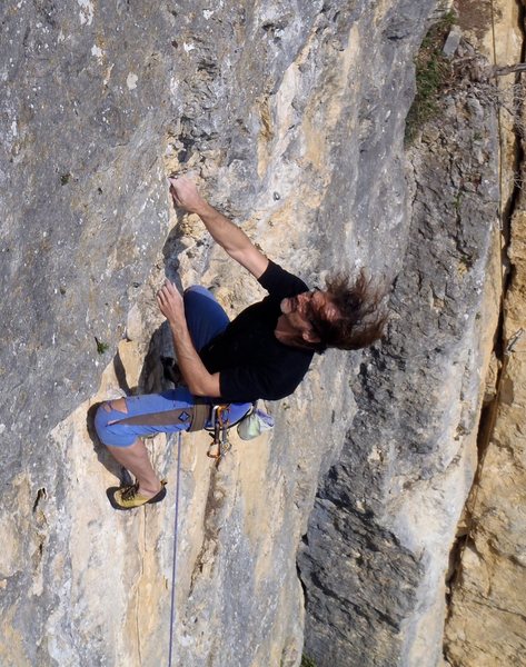 Günther goes for Gummiadler 6b+