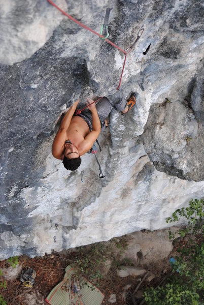 Joel Climbing El Oso Bueno