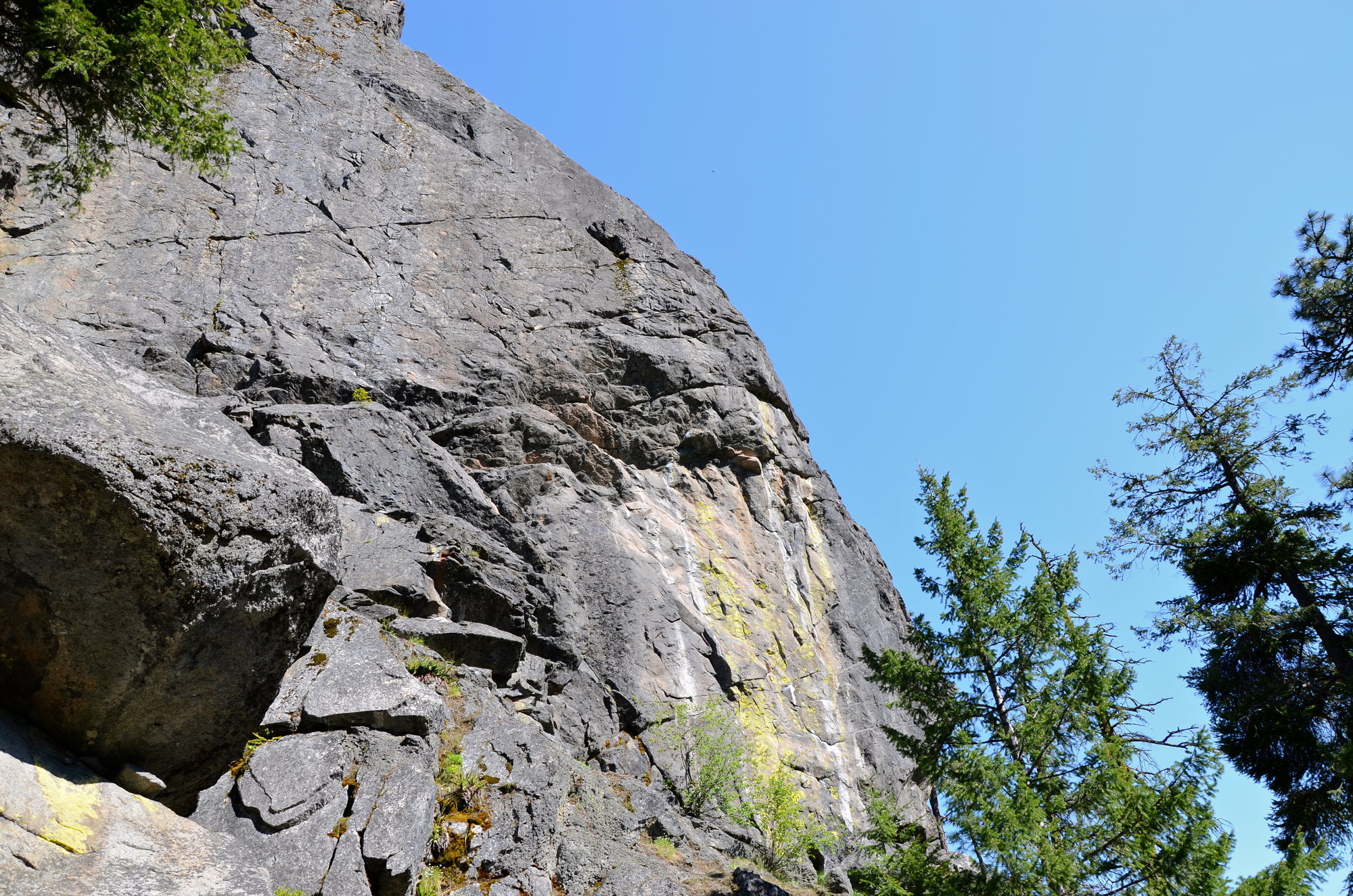 Rattlesnake Rock from below, on the approach trail