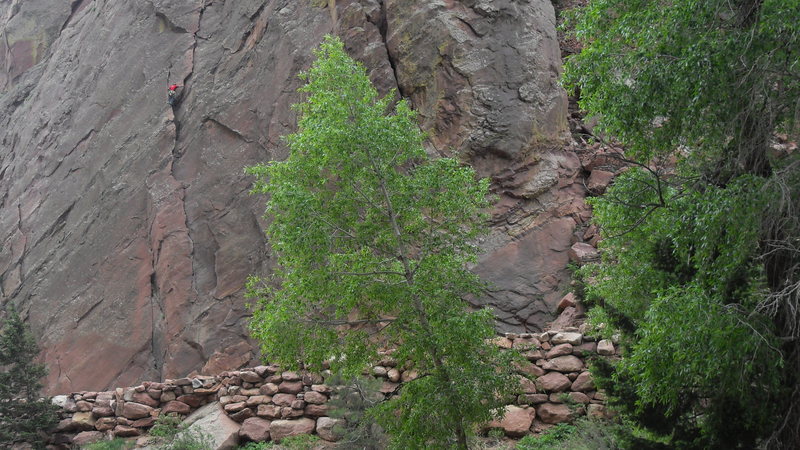 HIGH DEFINITION! 5/22/12. Unknown climber on the Bastille Crack.