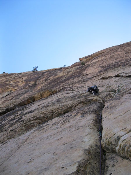 Darren leading the 1st pitch of GLB. Right from the beginning I could tell this was going to be an interesting route. photo by gomoll.