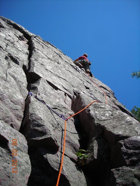 Wiessner Face on lead. Wow! The weather was pretty much stellar on Saturday and all this weekend! Breezy, blue skies, and only really noticably warm when right in the direct sun. West Bluff had alot of pesky flies tickl'n the bare skin though.