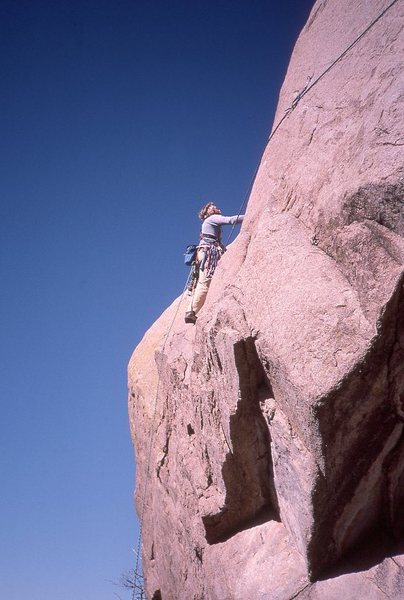 Tooth: Mark Motes, FA (fall 1984) of the left, right side cracks.