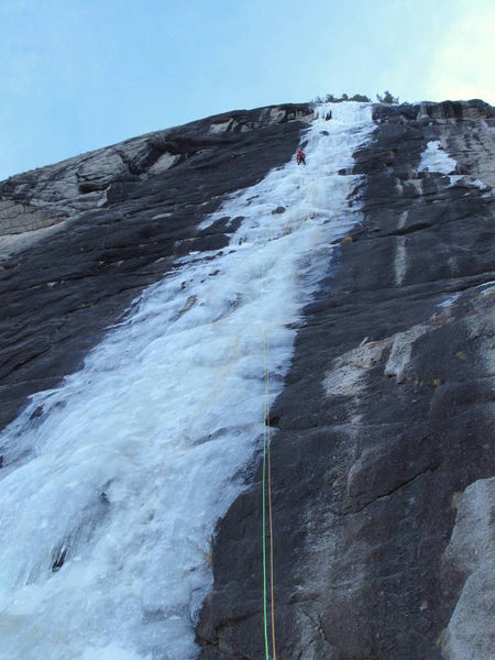 First pitch in January 2012 (70 meters makes it almost to the top, a short second pitch is needed)