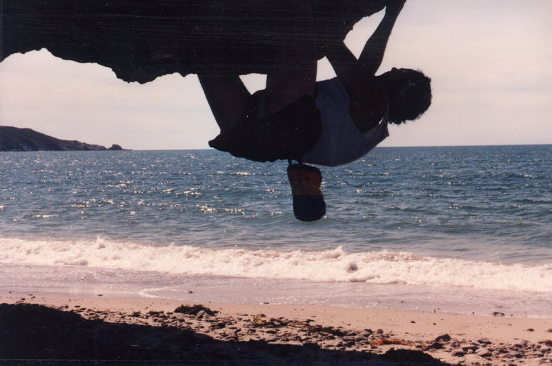 Olaf Mitchell bouldering down the beach from camp.<br>
Photo: Mat