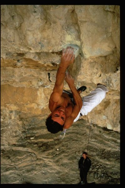 Mike Lewis entering the final crux of Mon Pote Assis. Photo taken by Paul Barraza, 1999.