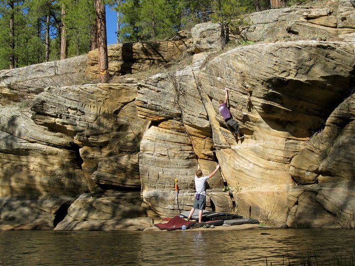 Bouldering in West Kelly Canyon, Northern Arizona