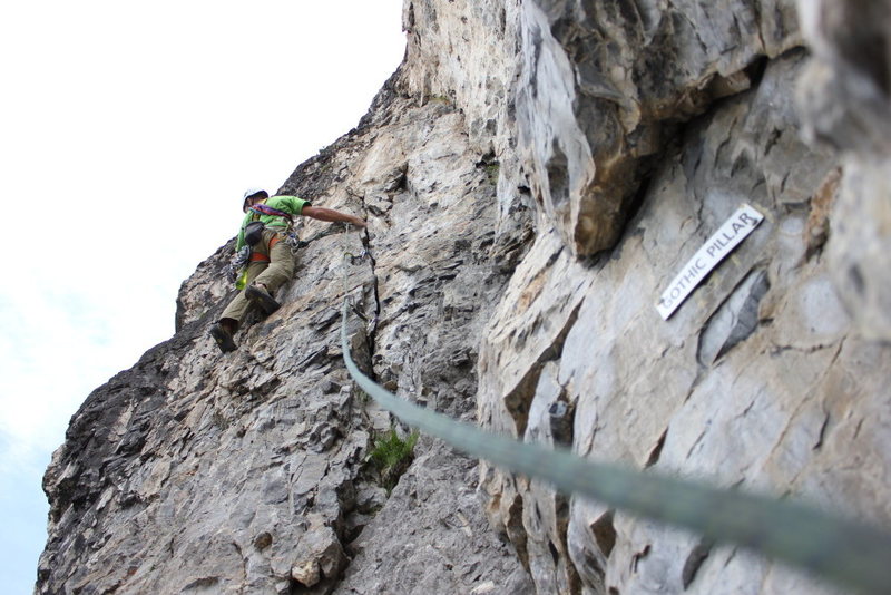 The first pitch crack of the Gothic Pillar