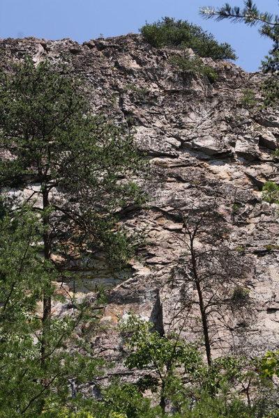 Middle Finger Wall<br>
<br>
Connect The Cracks (5.5) trad<br>
<br>
Crowders Mountain State Park, North Carolina