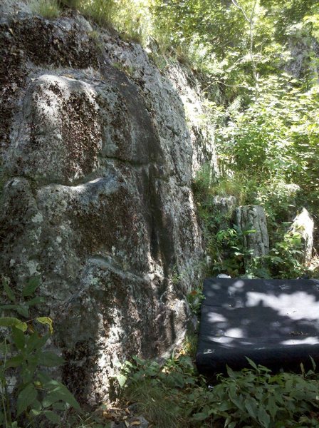 Lung Buster Boulder...crashpad is under Atelectasis and Lung Buster starts under the big slopey ledge on the left side of the boulder.<br>