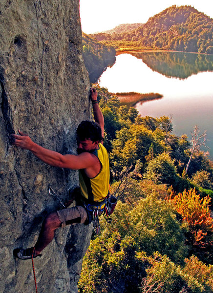 the worst climb in the universe, although a good shot.<br>
<br>
7b, torrecillas, argentina