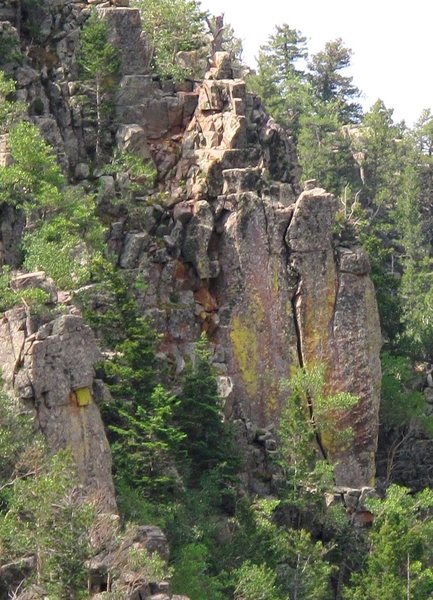 Looking at the crack from across the valley from the northeast.