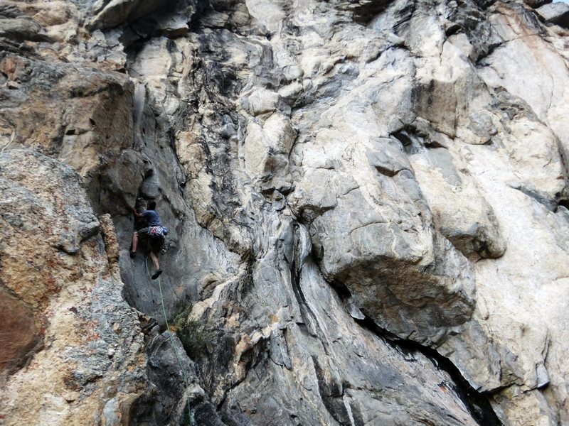 Leading up Twin Cracks.