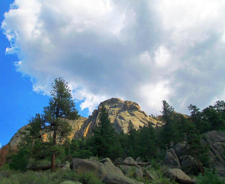 Whew, got down from Osiris just in time, as the thunderstorm moved in. It seems we end up in inclement weather every time we've climbed at Lumpy. I'm starting to think that that's the norm in this neck of the woods.