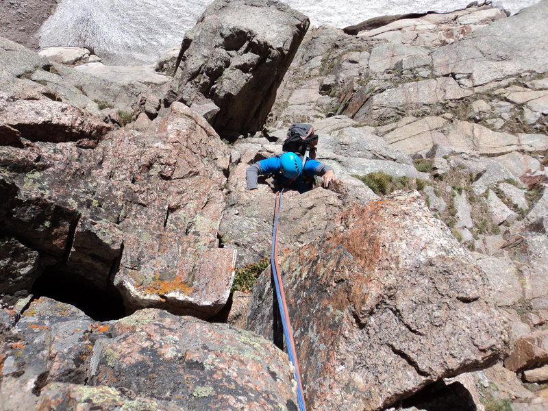 Joe approaches the belay ledge for P2. This pitch's crux is likely at the start of the pitch.