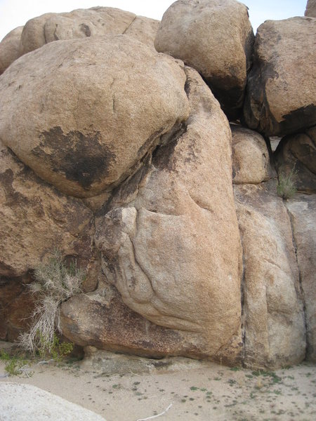 Lemuel's crack is the furthest right crack in the photo.