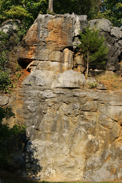 The best climb of the area the 5.10, Tricky bottom crux many ways to climb it.Found out its good to start off on the right side move up to a nice shelf and work your way into the middle and climb straight up.
