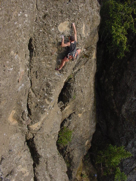 Doniel Drazin on the killer arete of Standard Issue on the Iron Curtain, Table Rock, MSH.