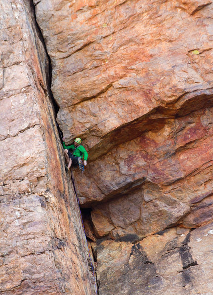 Paul Donnithorne on Honker 5.10b, Upper West Walls, Tifghelt Col, Tizi Escarpment, Morocco, photo Emma Alsford