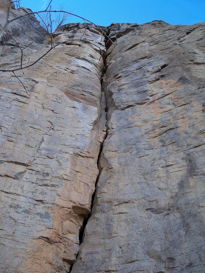 Good looking moderate trad rout!