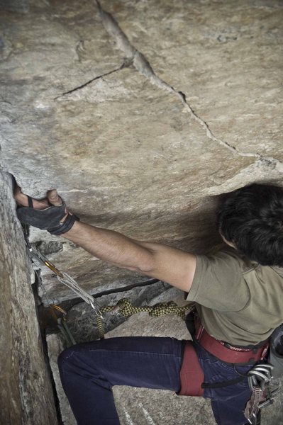 Leo en El Revolver 5.10a/b, Suesca - Colombia<br>
Foto juan Urrego
