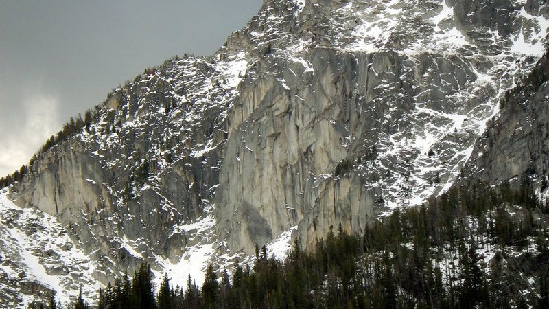 Beautiful big wall on Hollow Top Peak can be seen from Mason Lake.