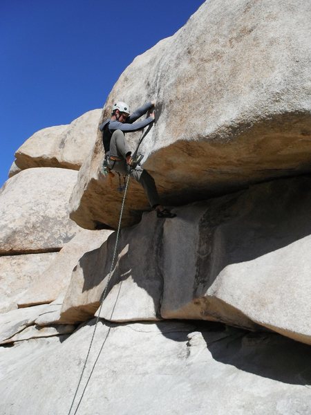Pulling the lip of Hobbit Roof, Joshua Tree. Photo by R. Shore