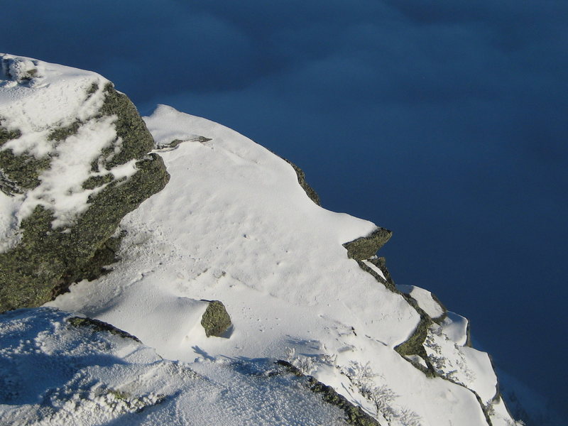 Peering down into Tuckerman's ravine from the top of the Lion's Head trail