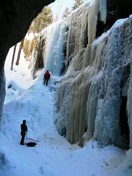 Falls area north of N Conway, discovered by George Hurley (WI 3+/4+). I think visiting Jeff Lowe put up an M8 on opposite wall. Fun day of cragging; 1.5 mi gentle hike in.