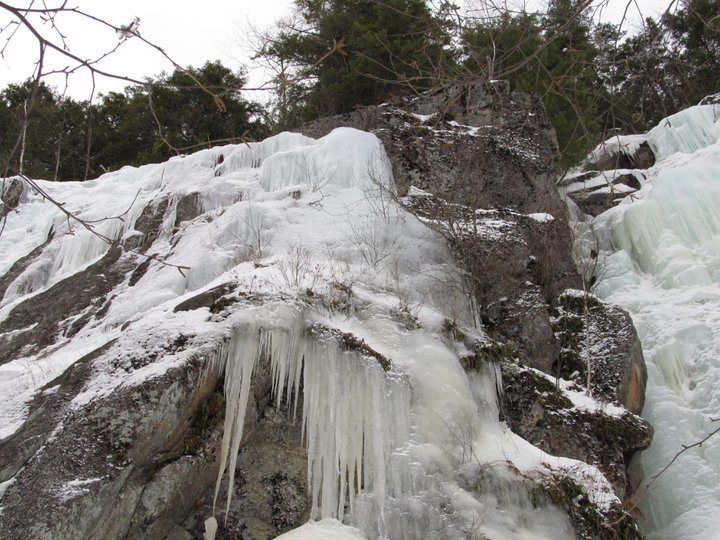 this is what the route looked like last year when I soloed it, steep ice to a rock finish