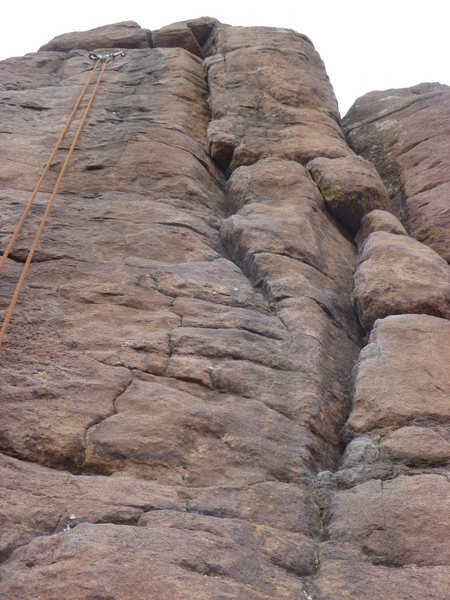 The crack is in the middle, the rope is on the Interface anchor.