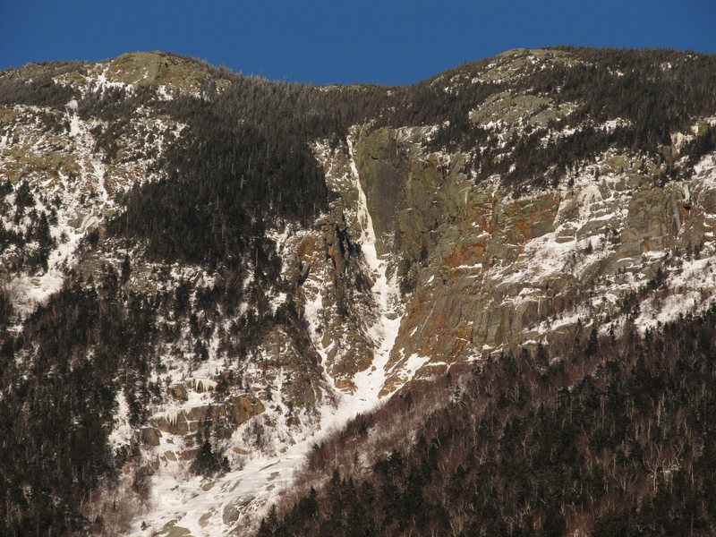 The upper reaches of the couloir (Green Chasm is in the butress-rock to the right, but in this photo it completely blends in! - see photos of Green) 