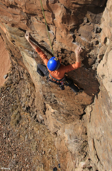 Jamie climbs past the crux<br>
Gopher Broke (5.10)