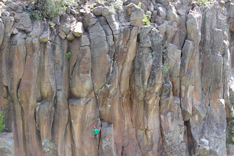 ....fall at the crux plus long runner= end up here, hopefully just grazing the ledge.