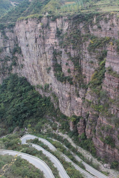 A look at the D-section (Thick Stone) crag from the top of Youyifeng.