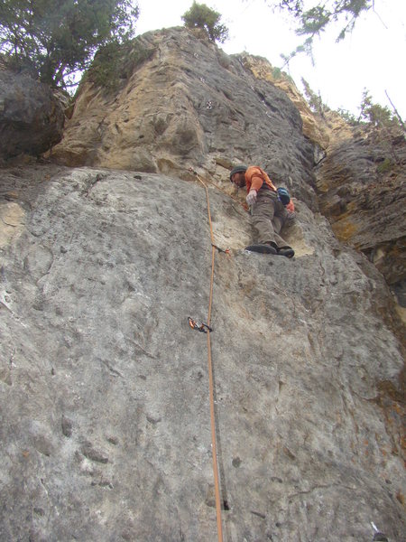 Lee Terveen demonstrate the classic, no-hands "tongue rest" on Black Ice, 5.10c.