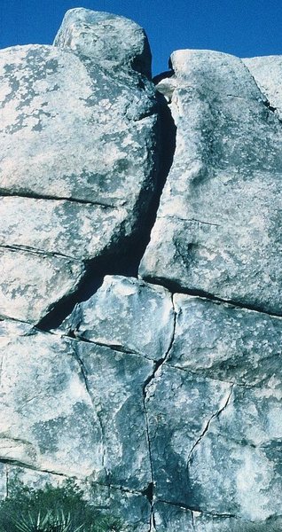Good sidelighting accentuates the cracks on the route.